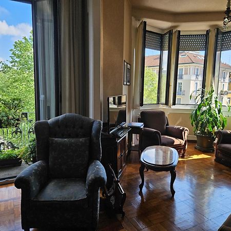 Homegallery - Elegante Appartamento Milanese Exteriér fotografie